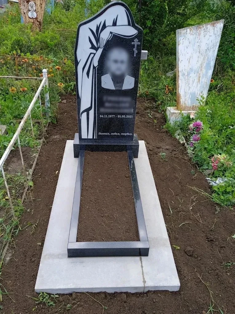 Памятник из гранита