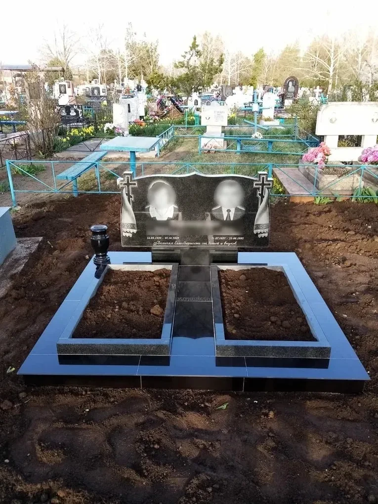 Памятник для двоих