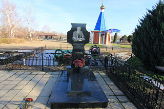 Памятник 2136